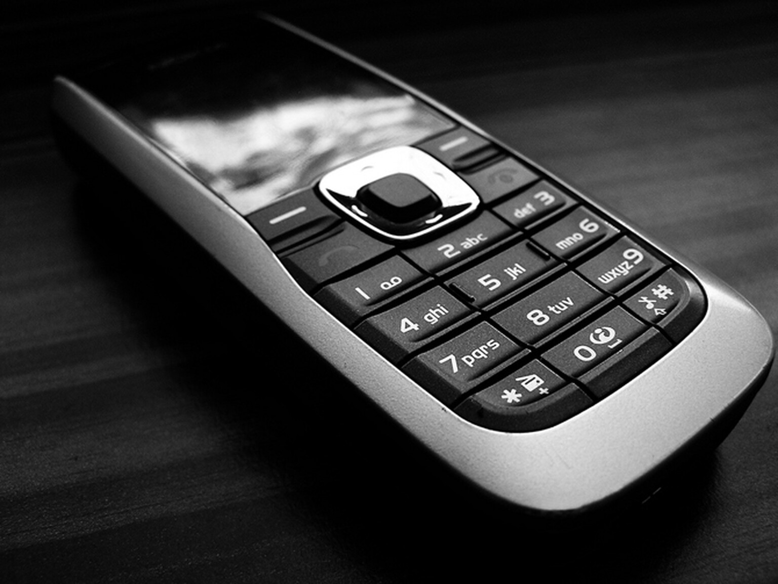 Man with prosthetic arm fined for using a mobile