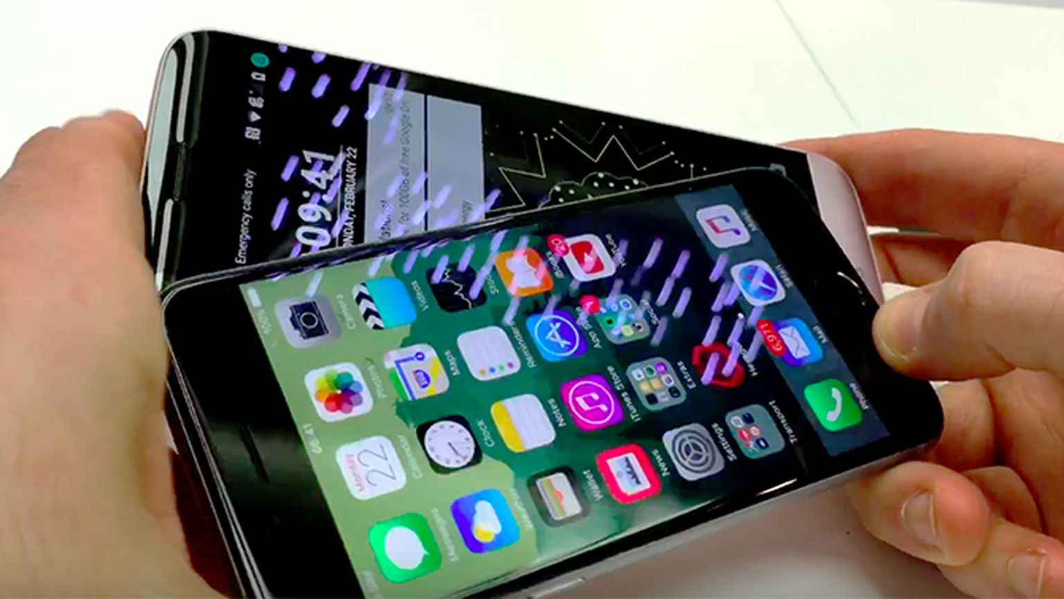 LG G5 vs Apple iPhone 6s hands on | MWC 2016