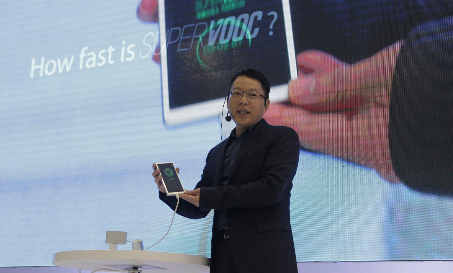 Charge your phone in just 15 minutes with Oppo’s smart mobile battery tech