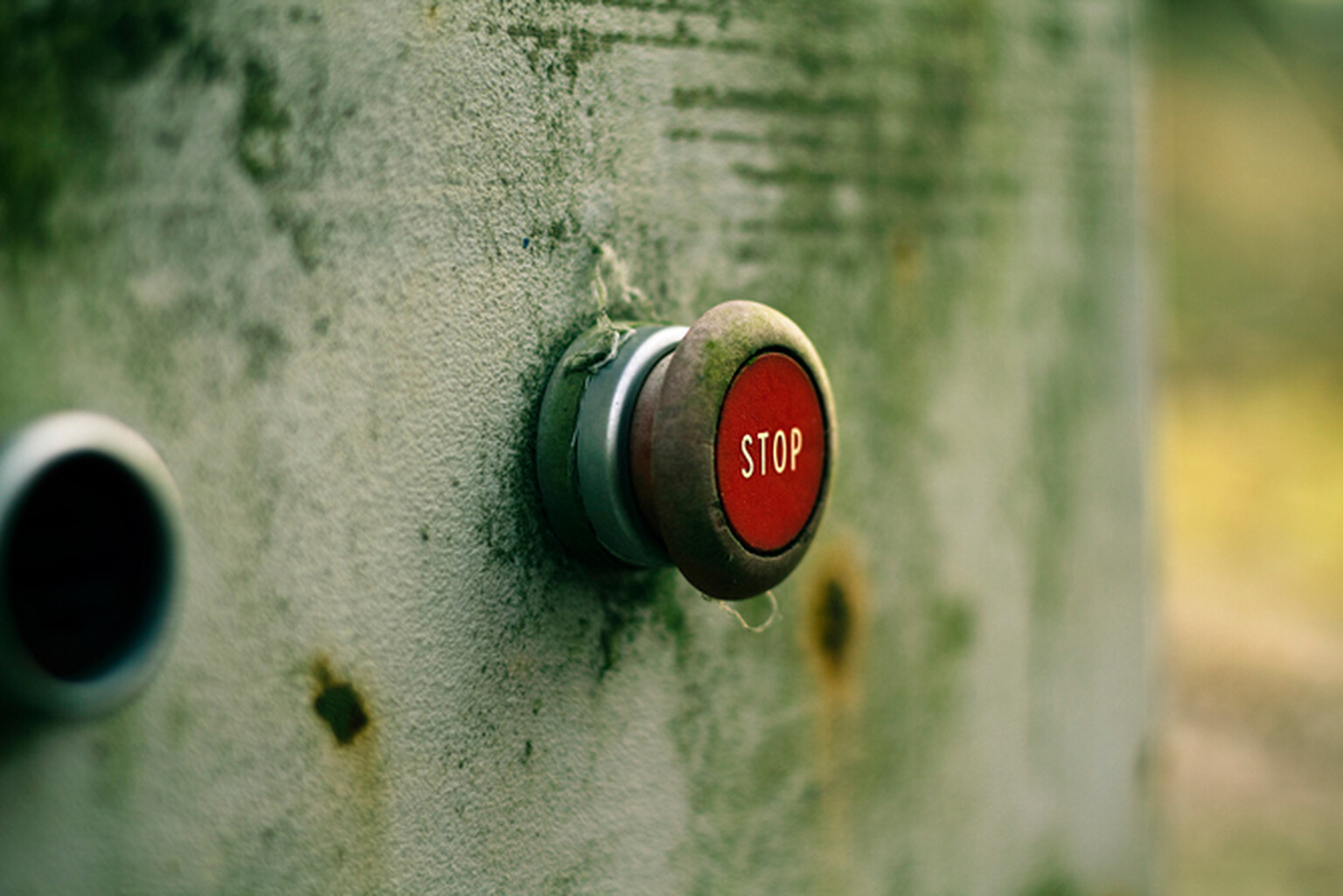 Motorists say no to remote stopping in cars