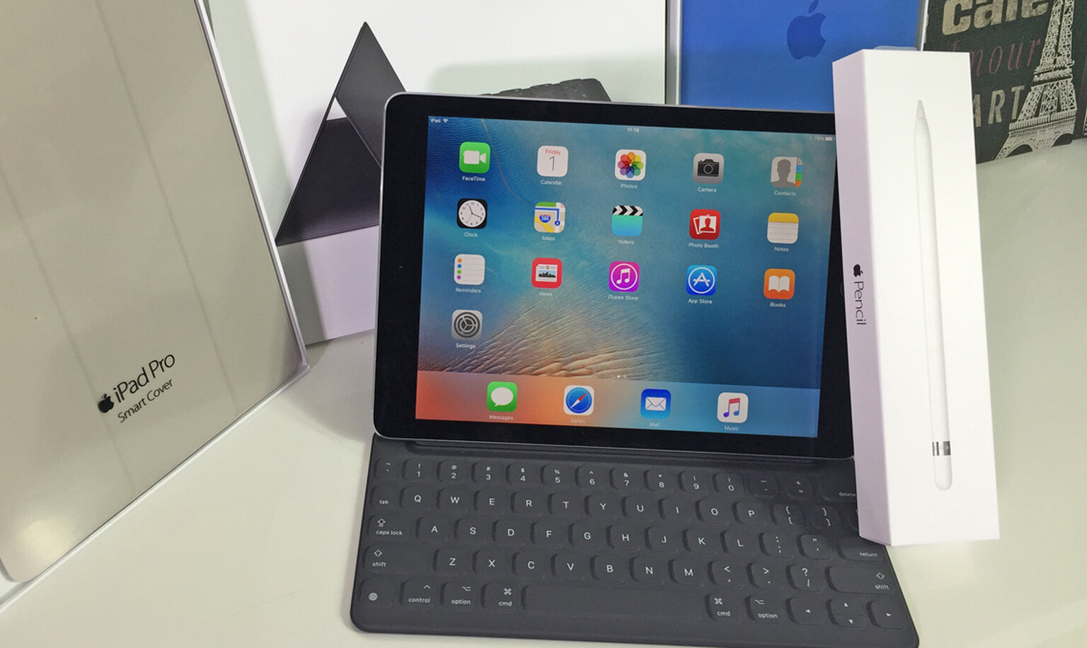 iPad Pro 9.7 unboxing with Apple's new Pro tablet and accessories