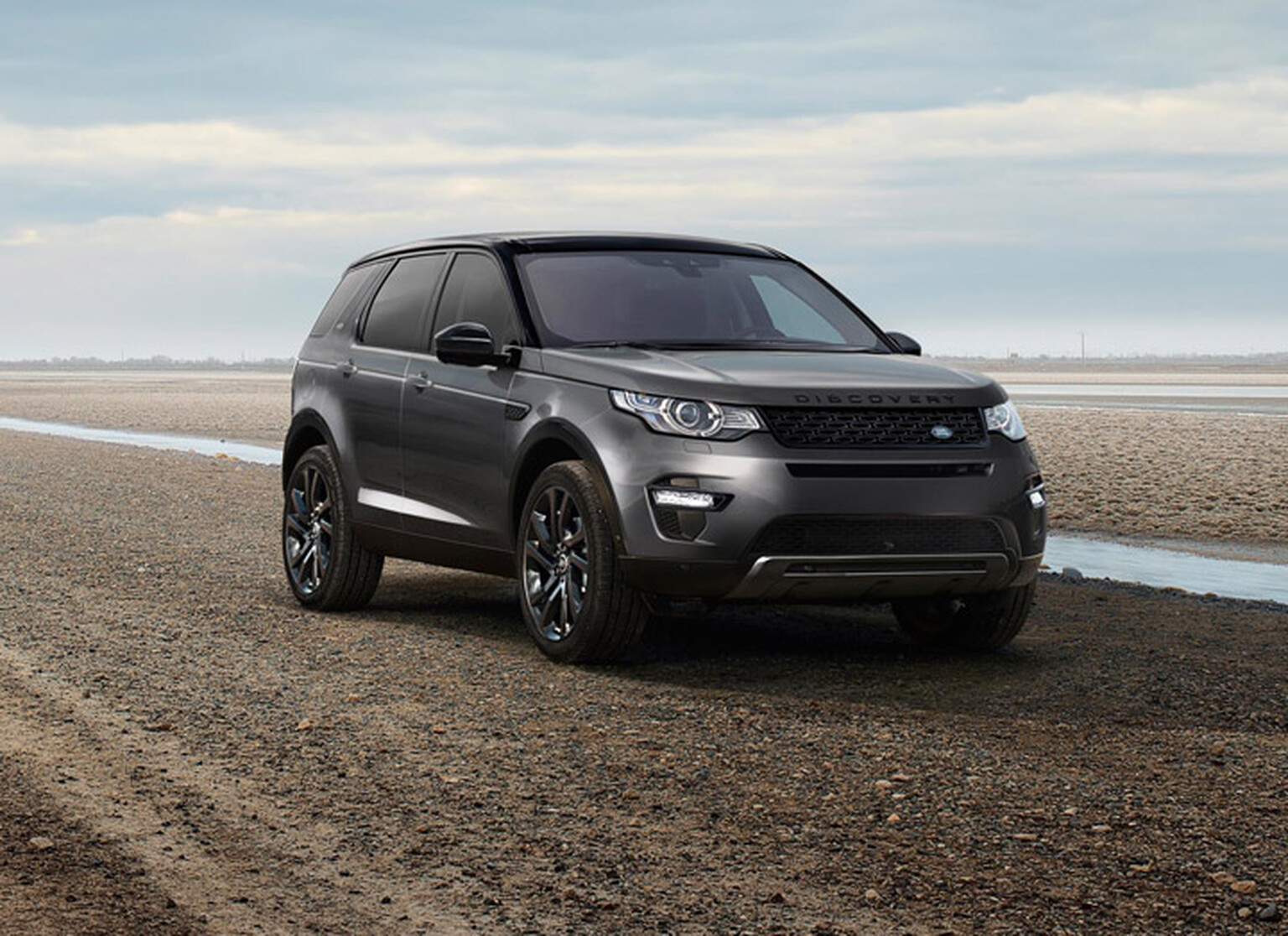 2017 Land Rover Discovery Sport wants to help keep track of your stuff