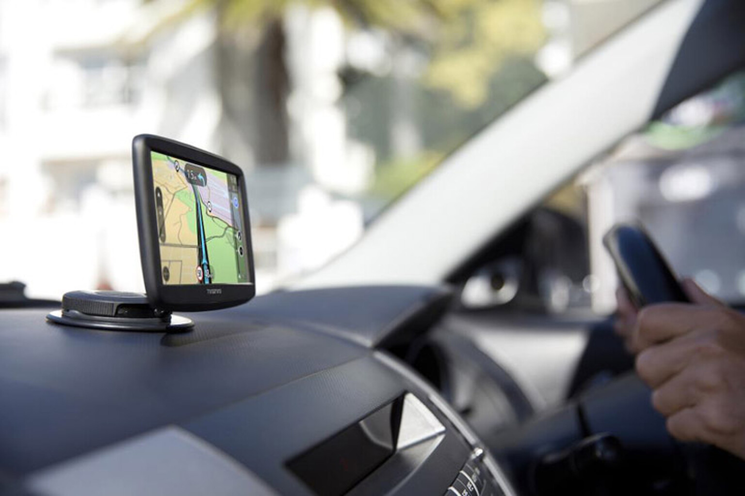 TomTom bolsters satnav range with 42, 52 and 62 Start Series