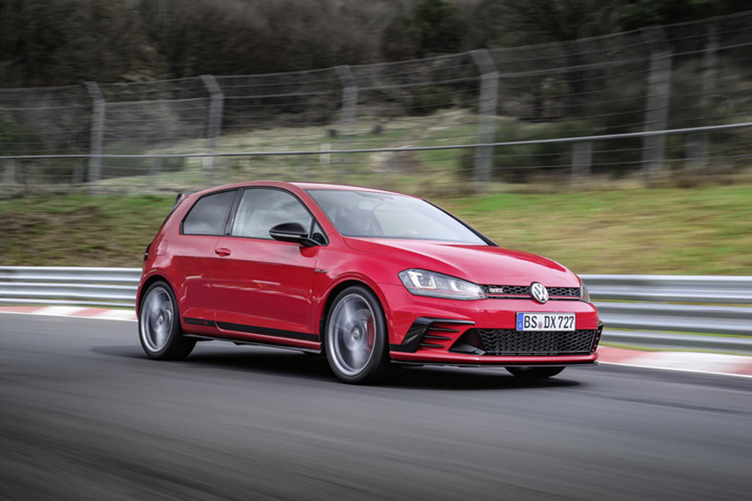 VW Golf GTI Clubsport S becomes the Nurburgring front-wheel drive king