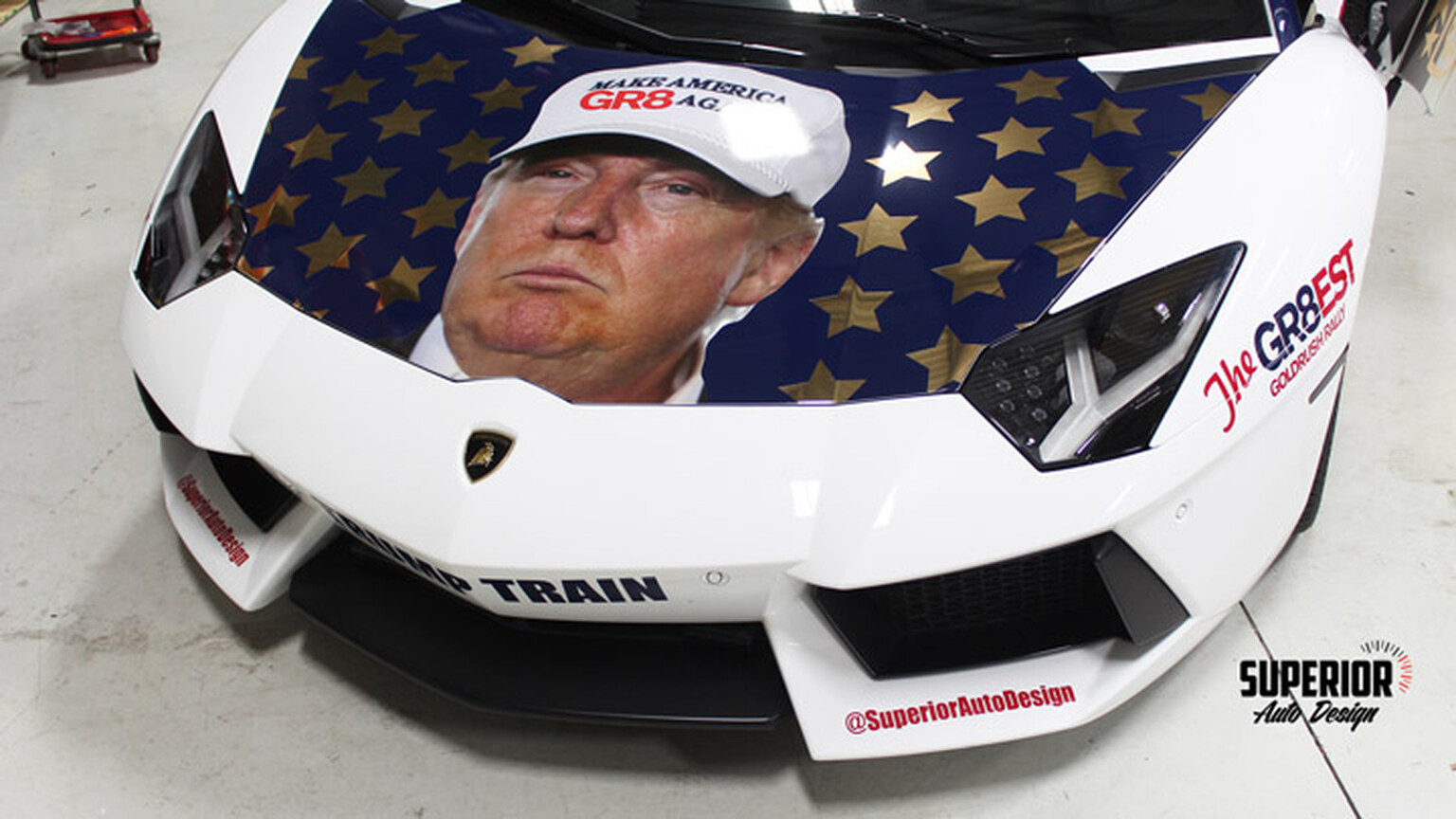 Somebody just turned their Lamborghini Aventador into a Donald Trump election poster