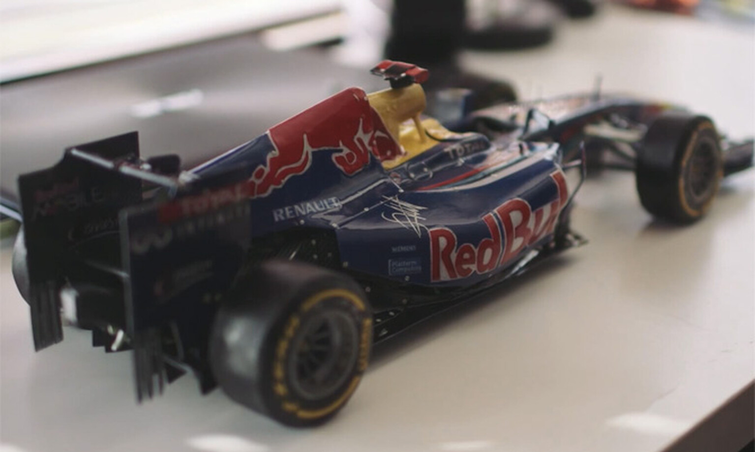 Man who built paper Formula One car lands job at Red Bull