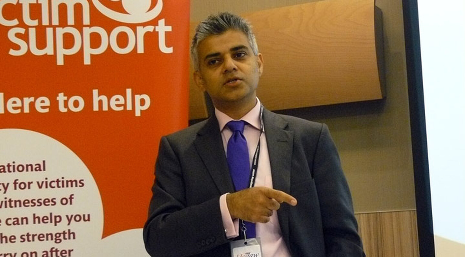 Sadiq Khan announces vehicle 'T-charge' to improve London air quality