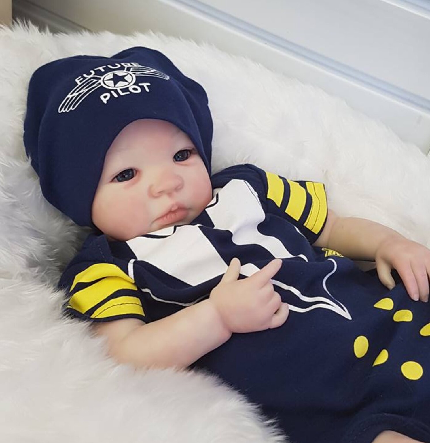 Cop smashes car window to save fake baby