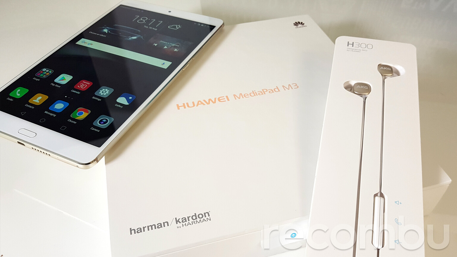 Huawei MediaPad M3 unboxing & hands-on review