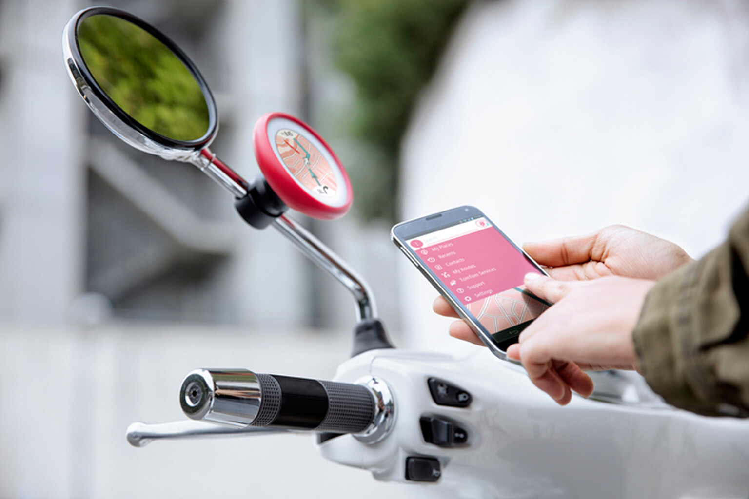 TomTom introduces scooter-friendly VIO satnav display and app