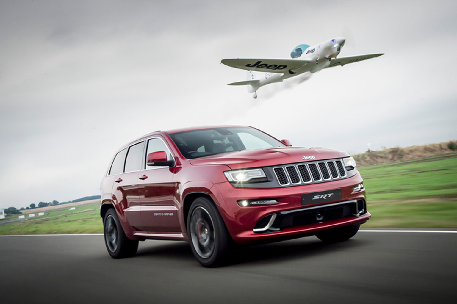 I raced a plane in the Jeep Grand Cherokee SRT and it was surreal
