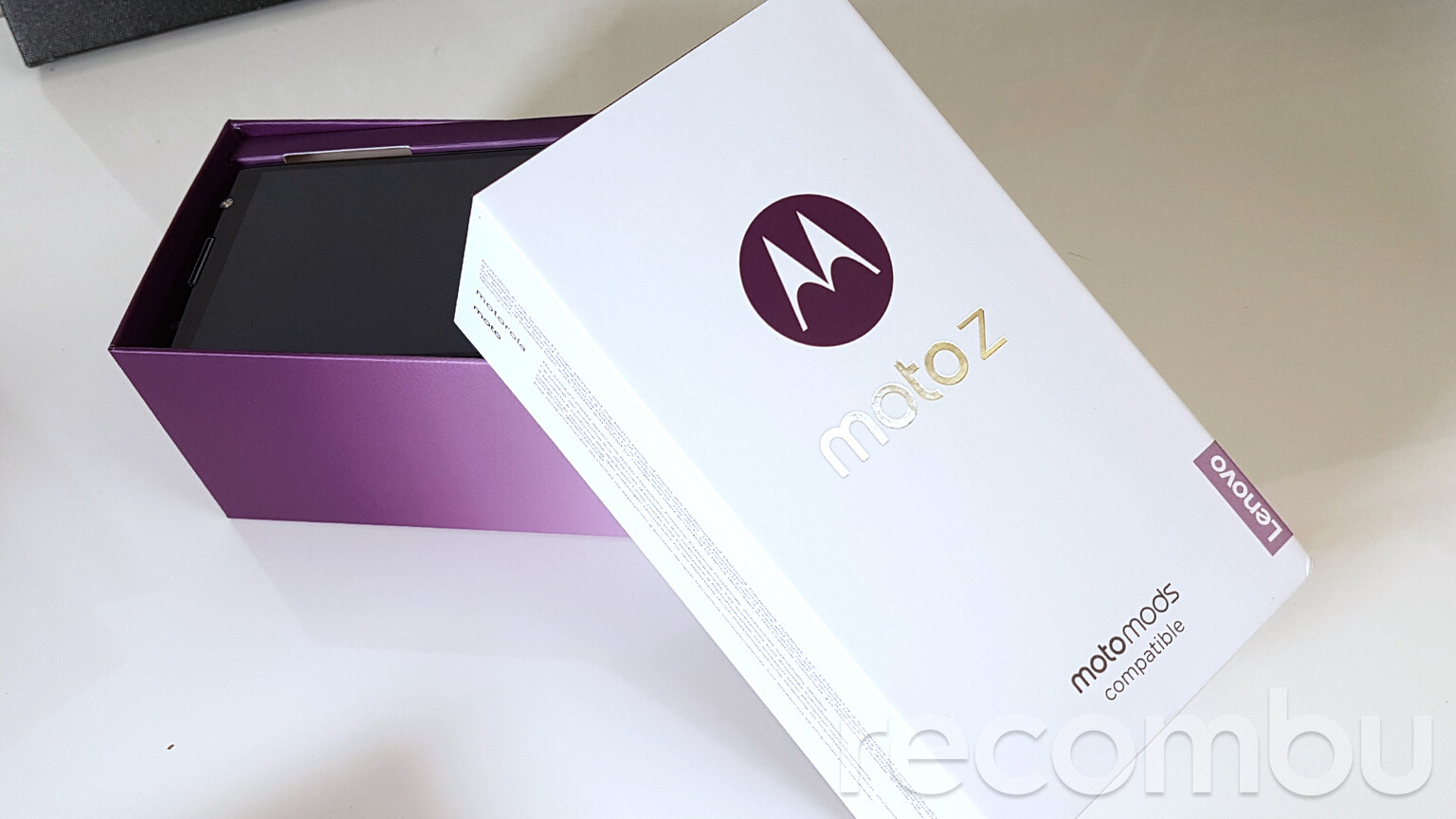 Moto Z unboxing and first look review