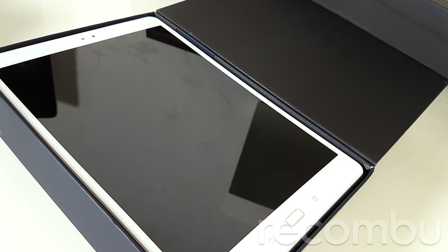Asus ZenPad 3S 10 unboxing and first look review