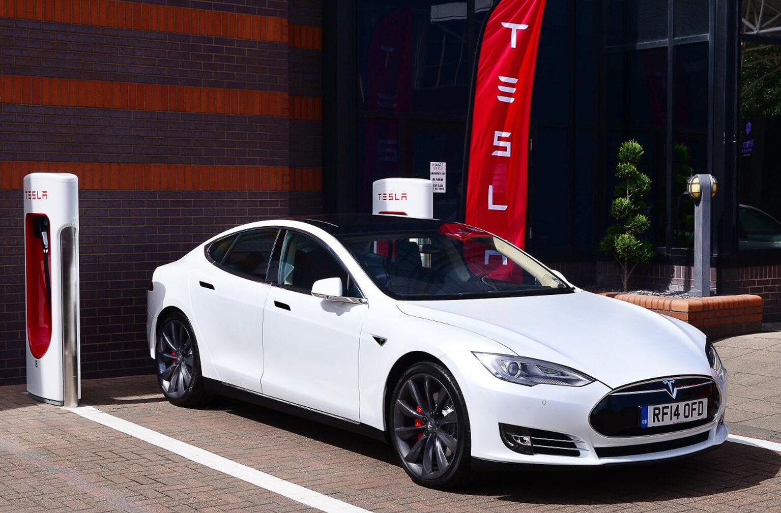 Tesla free Supercharger access about to dry up
