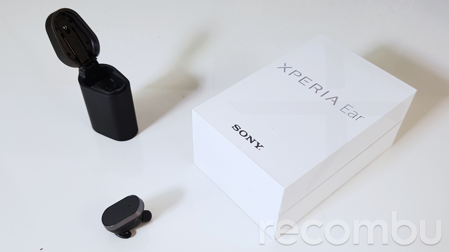 Sony Xperia Ear unboxing & hands-on review