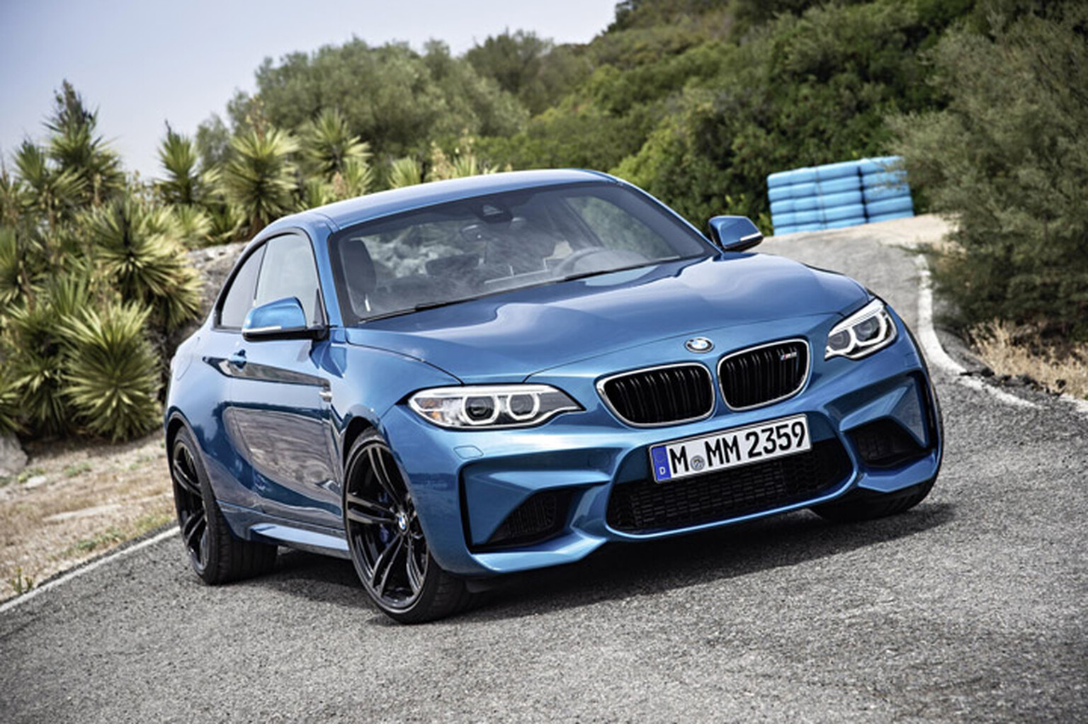 BMW M2 vs Ford Focus RS