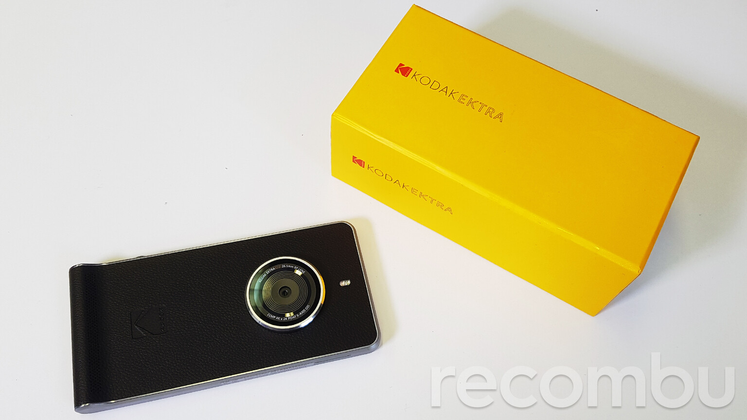 Kodak Ektra Unboxing and Hands-on Review