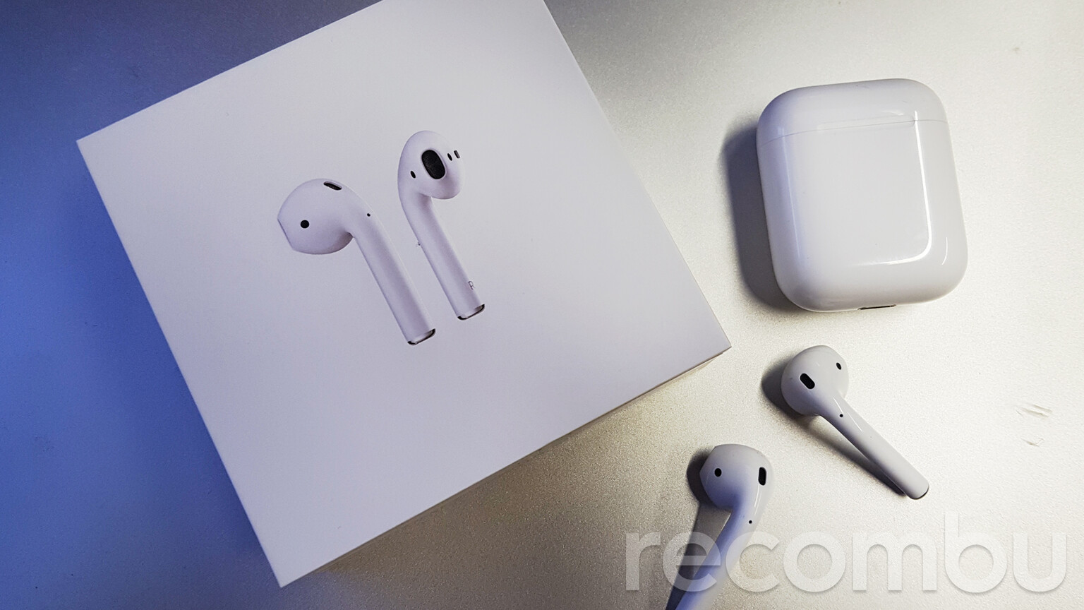 Apple AirPods Unboxing and Hands-on Review