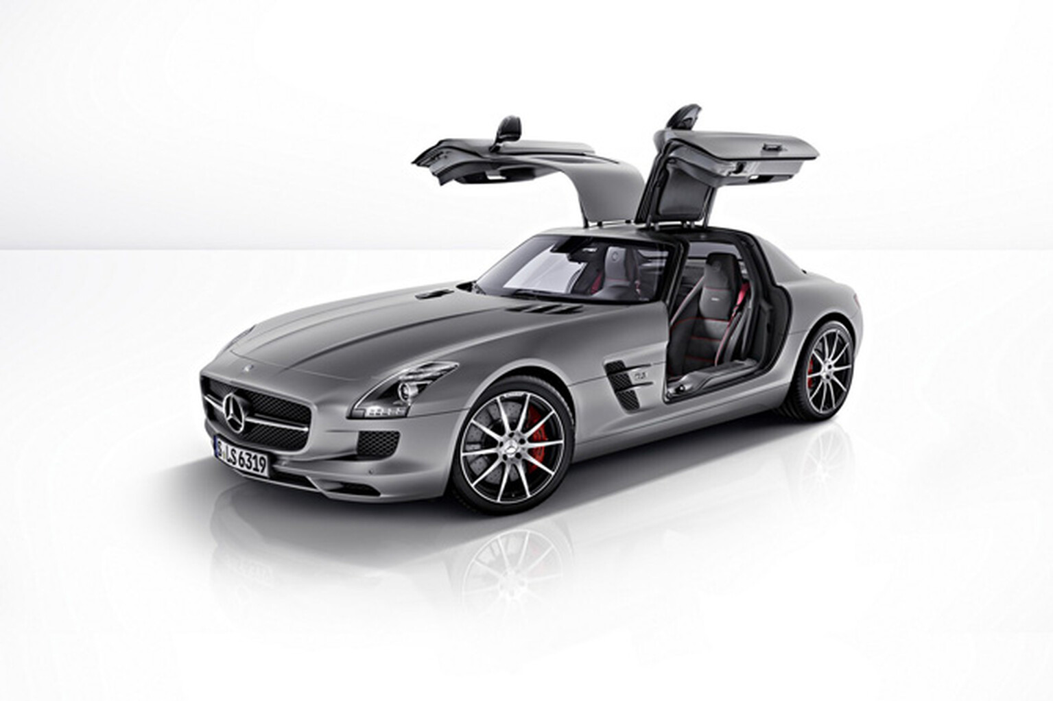 New 2013 Mercedes-Benz SLS AMG is a bit faster than the old one
