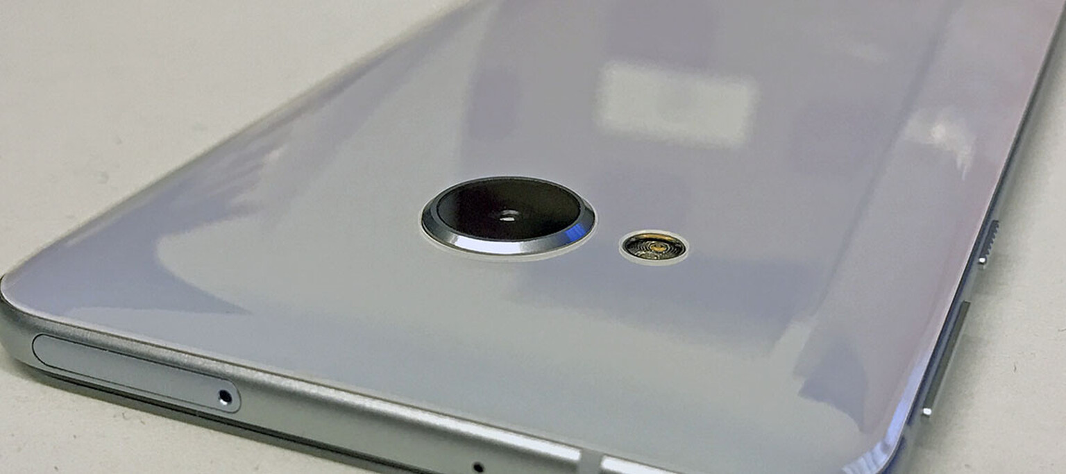HTC U Play camera review