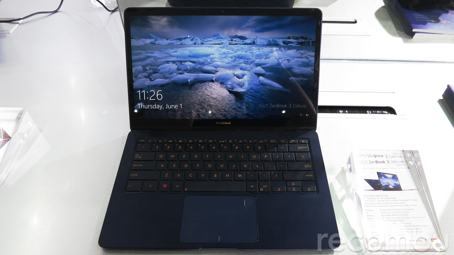 Asus ZenBook 3 Deluxe Hands-on Review: It's all about the prestige