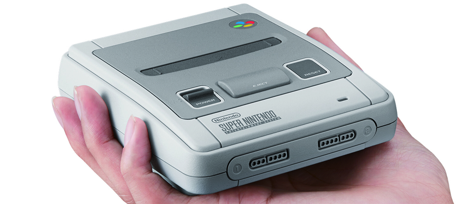 What games come pre-installed on the Nintendo Classic Mini SNES?