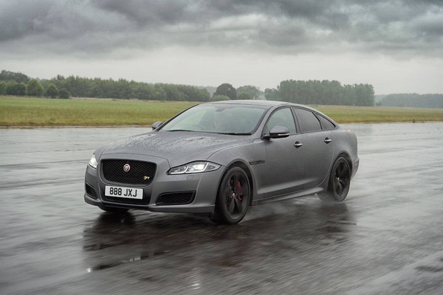 2018 Jaguar XJR575 is 567bhp and 186mph of comfortable saloon cruising