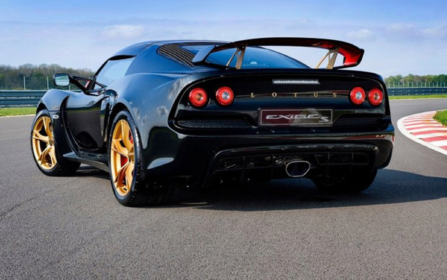 Lotus Exige LF1 celebrates Formula One heritage
