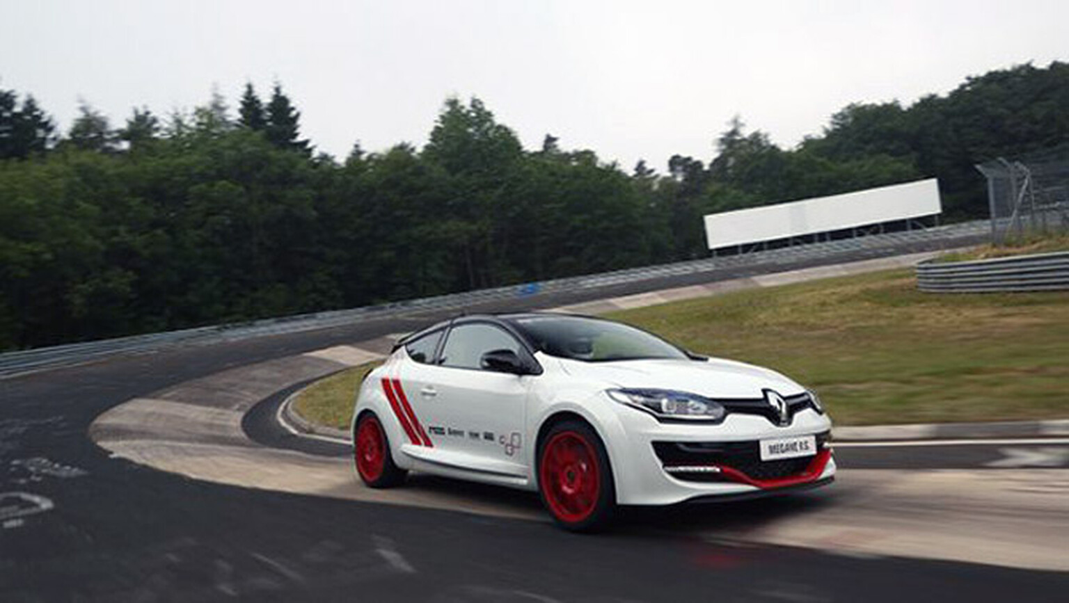 Megane RenaultSport 275 Trophy-R breaks front-wheel drive Nürburgring record
