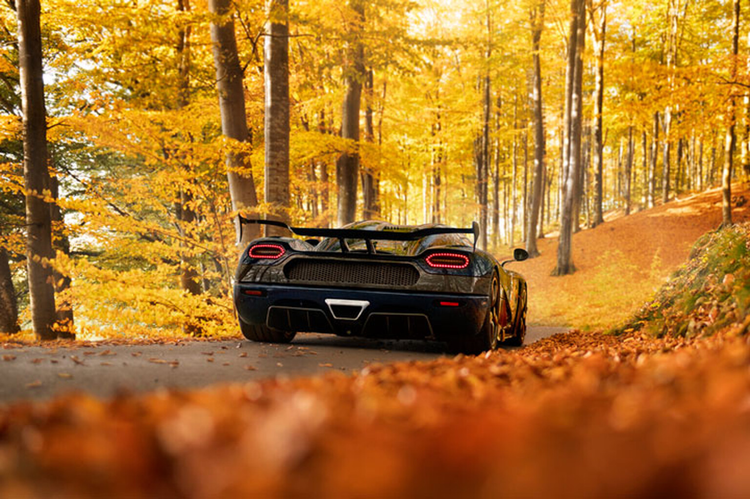 Bugatti Chiron vs Koenigsegg Agera RS: Watch a 250mph drag race showdown