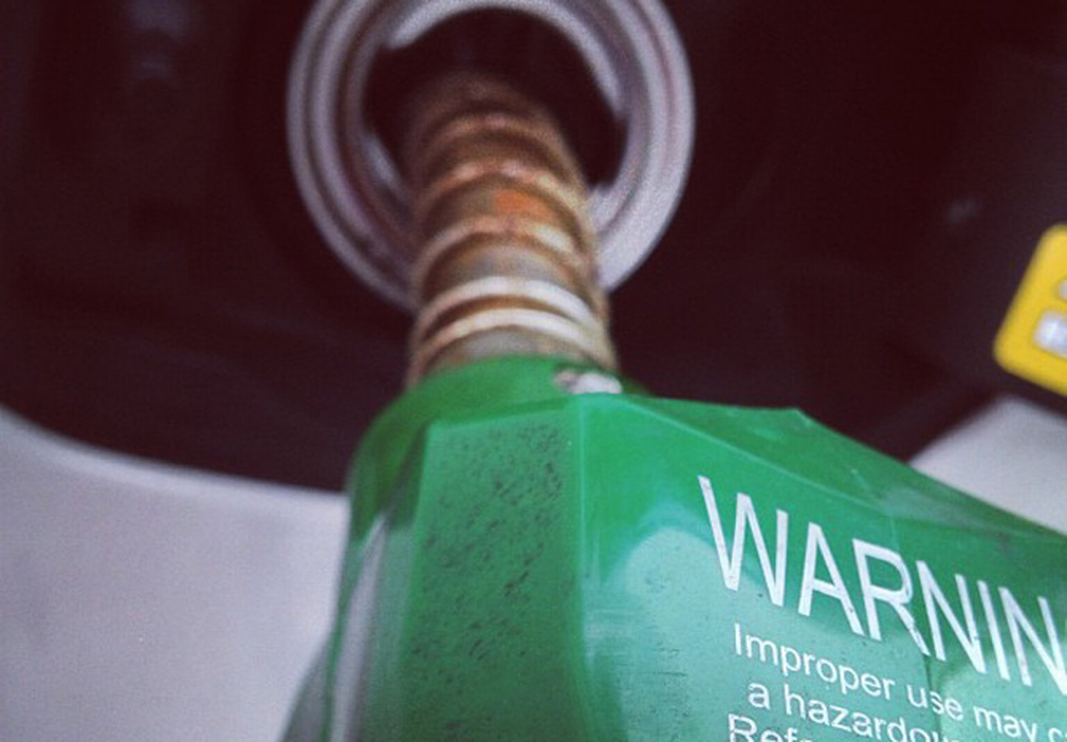 Internet reacts hilariously to Oregon residents freaking out about having to pump their own fuel