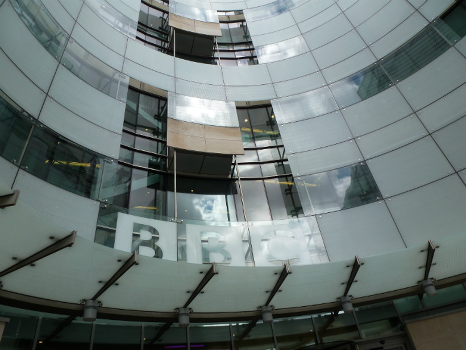 BBC gets delay on decriminalising licence fee non-payment debate