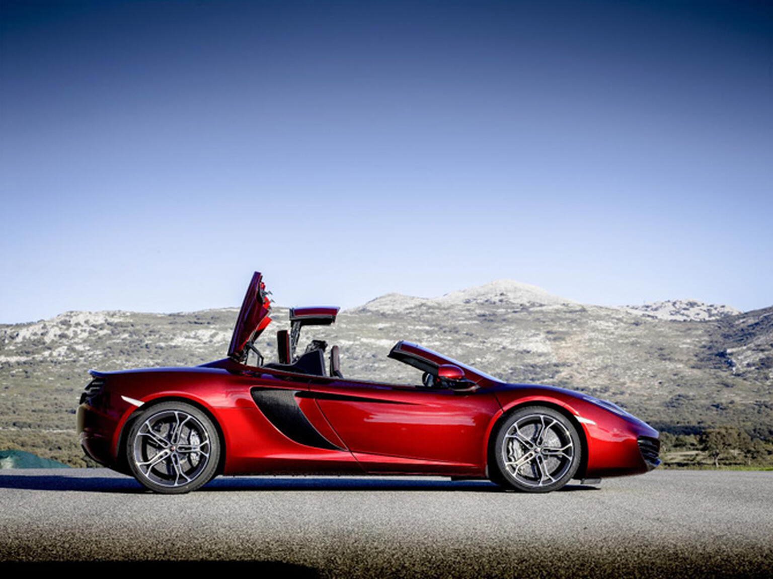 Convertible McLaren 12C Spider is stunning in pictures