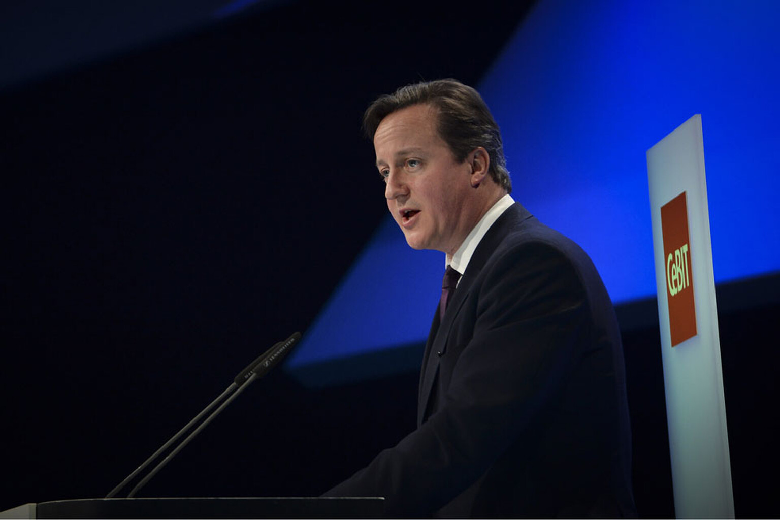 David Cameron: 5G will let you download whole movies in a SECOND