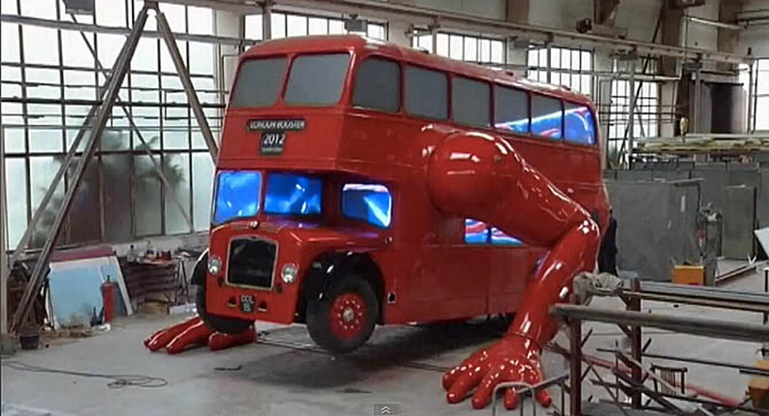 Artist builds London Bus that does push-ups