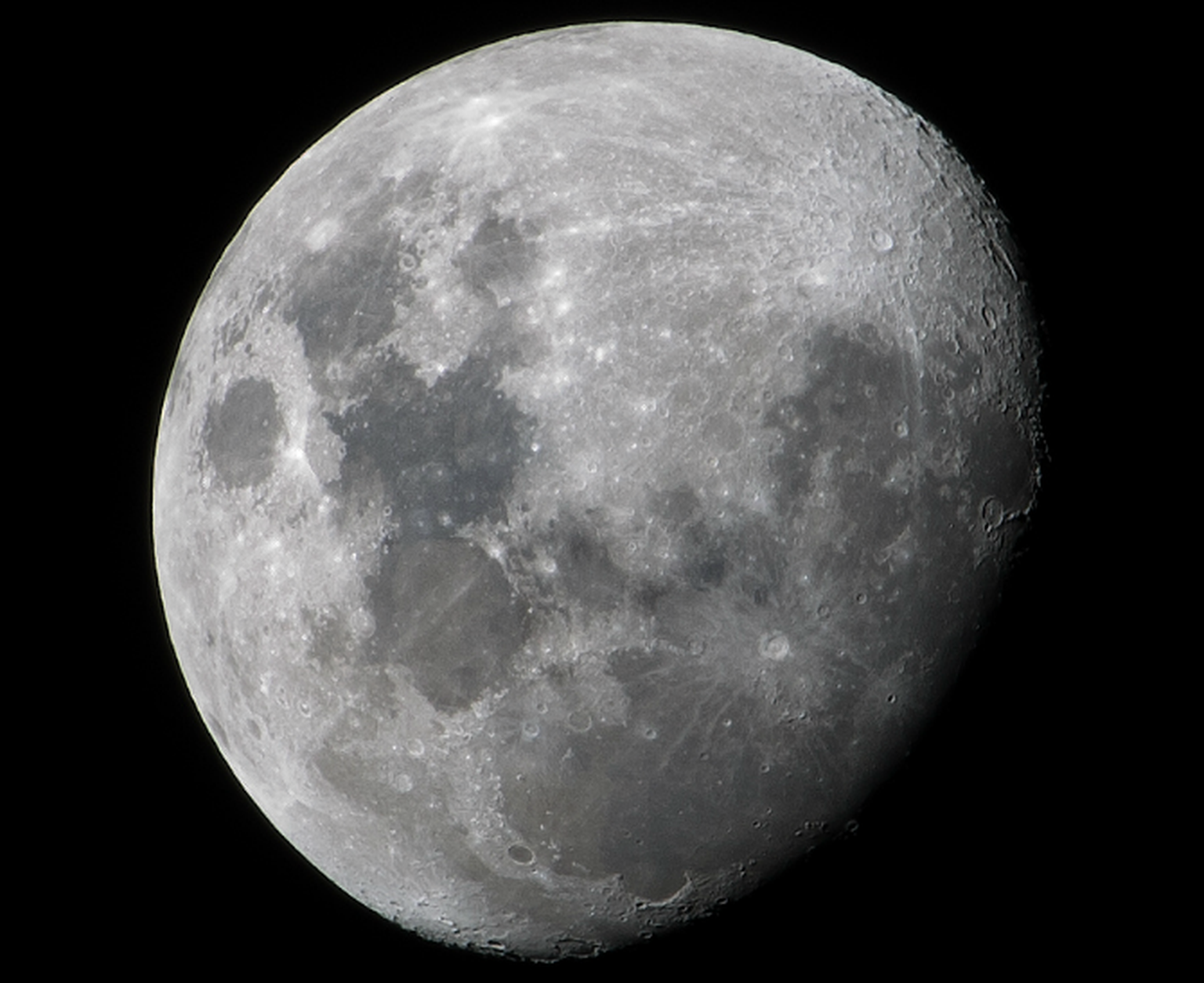 NASA successfully beams 622Mbps broadband to the moon and back
