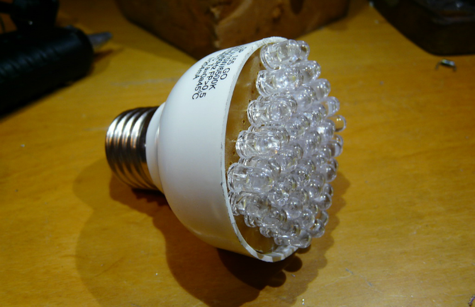 China begins to manufacture LiFi kits: 150Mbps broadband speeds over LED bulbs