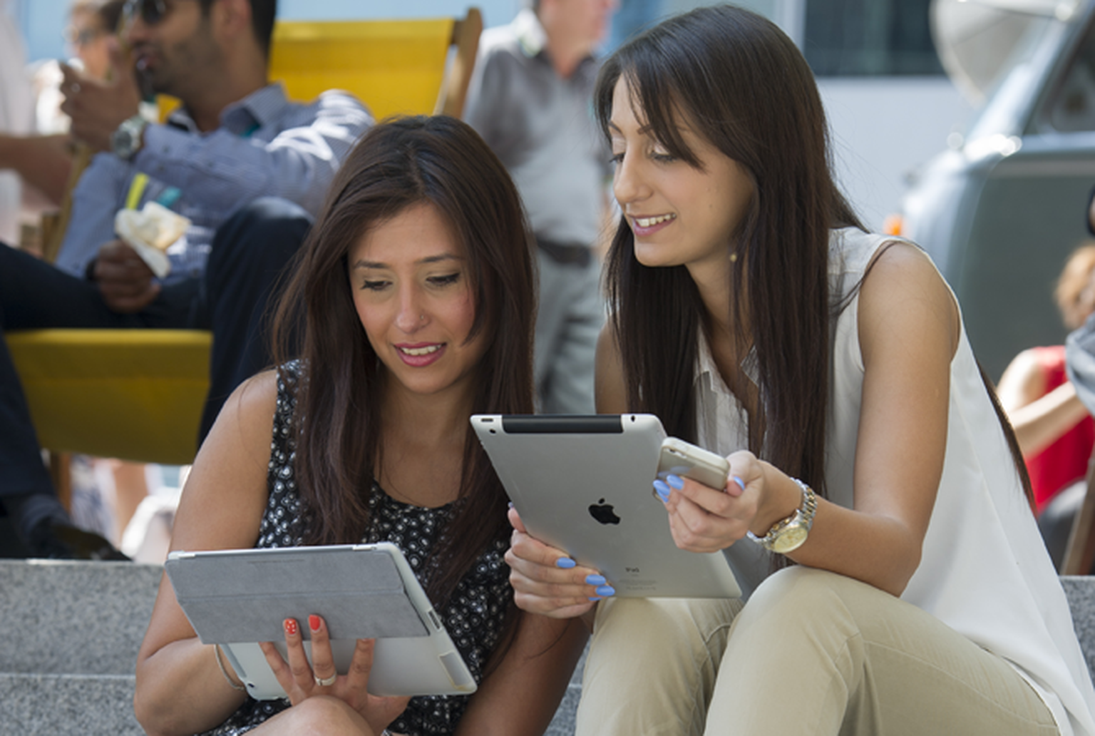 EE signs 1 million 4G customers, price war looms