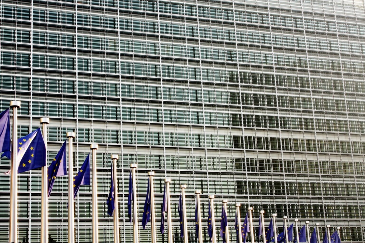 UK accuses EU of holding up superfast broadband