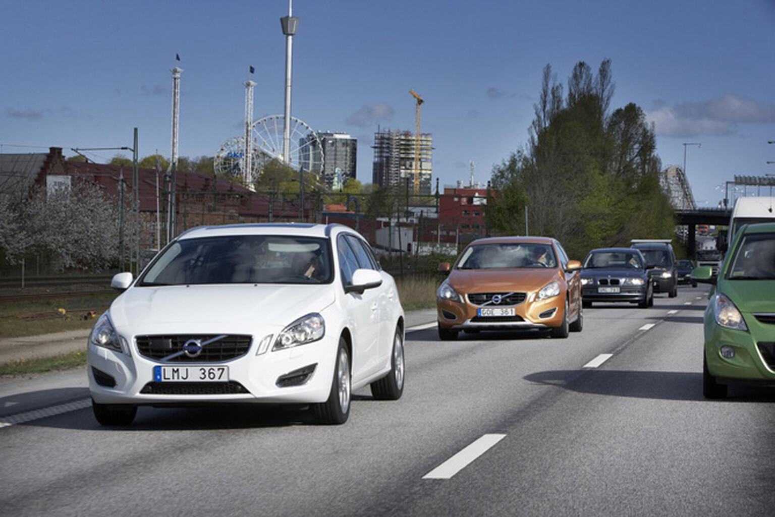 Volvo traffic jam assist delivers self-driving cars by 2014
