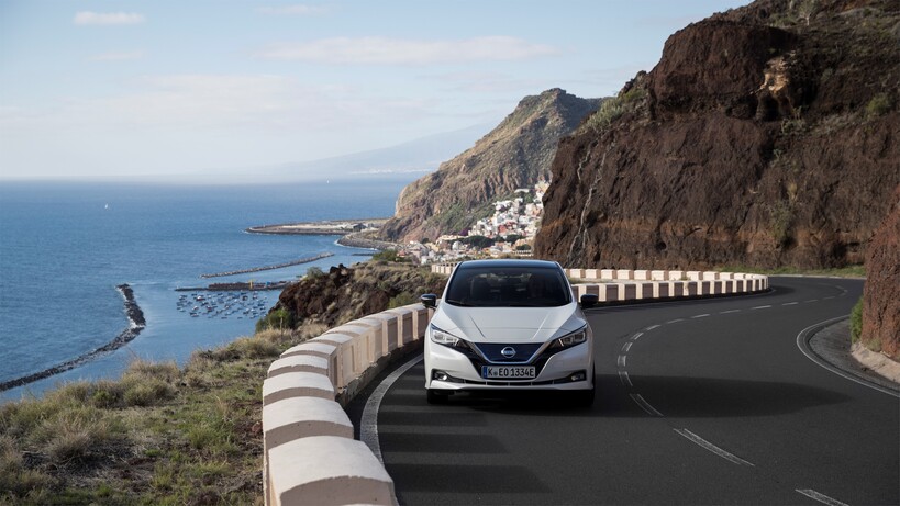 2018 Nissan Leaf front end