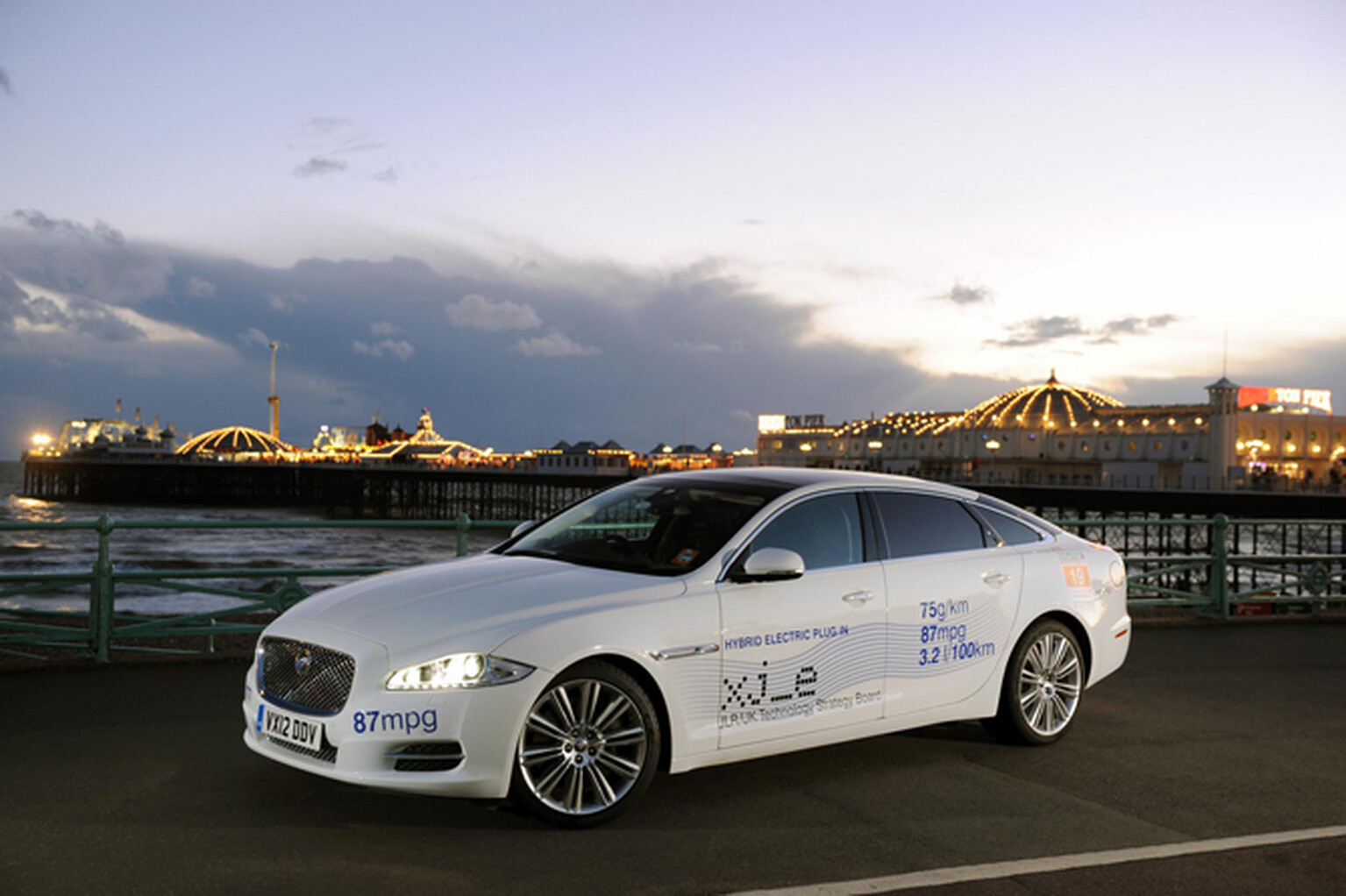 Jaguar XJ_e hybrid racks up 112mpg