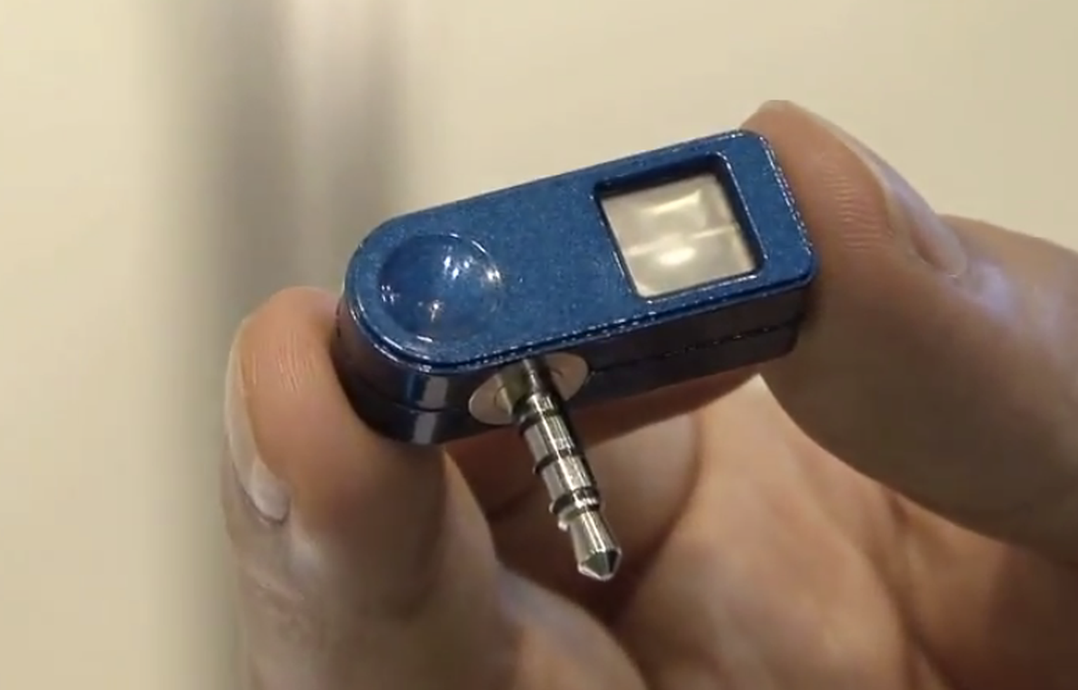 VLC laser Wi-Fi gadget plugs into your iPhone: Enter the TR01