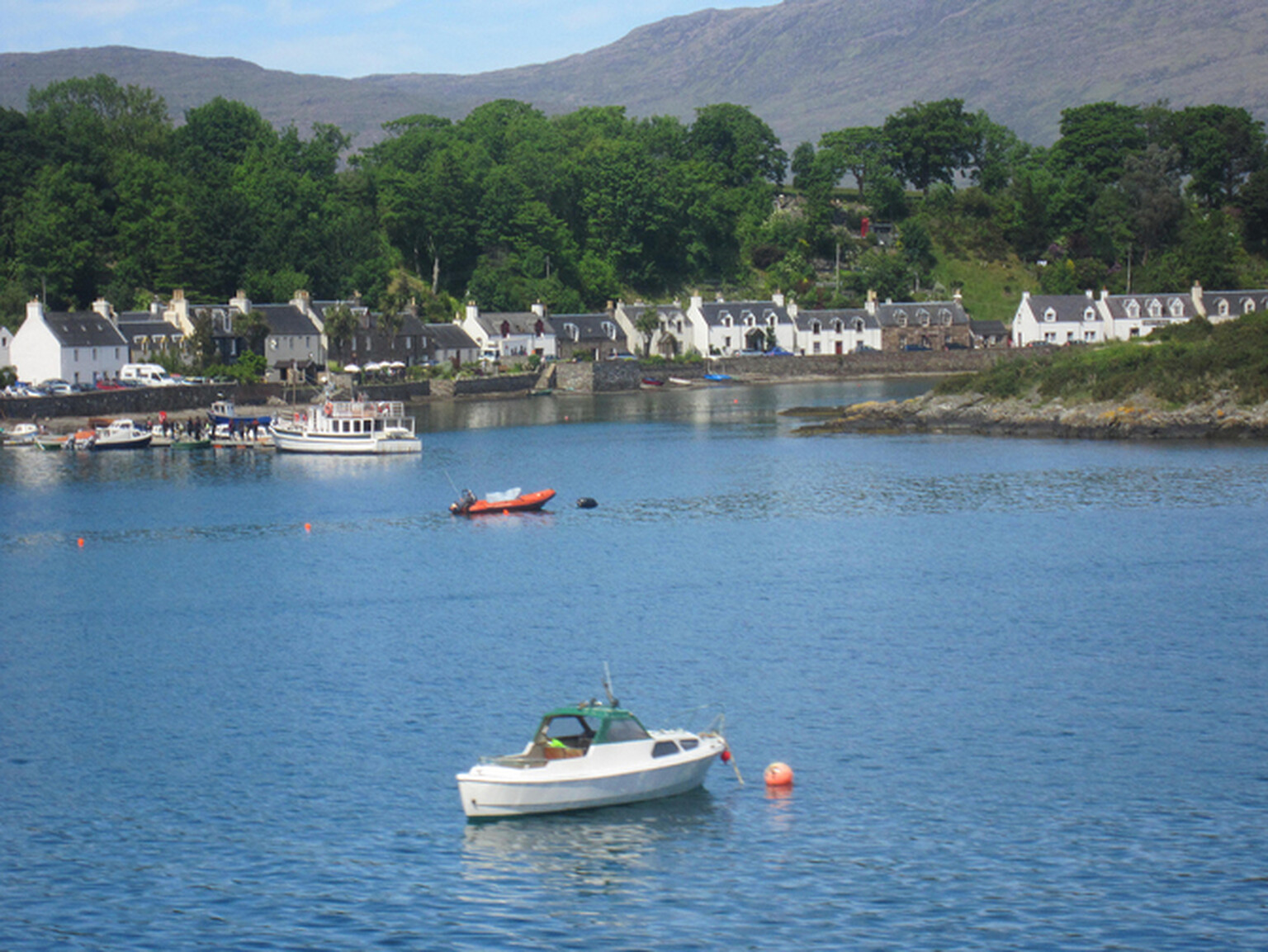 £1,000 reward to catch cable thieves who cut links to more than 10,000 Scottish homes