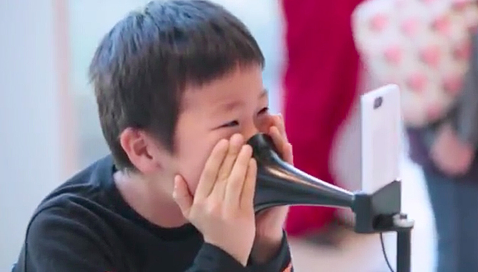 Nissan Voice Driver Cup is a scream-controlled car game