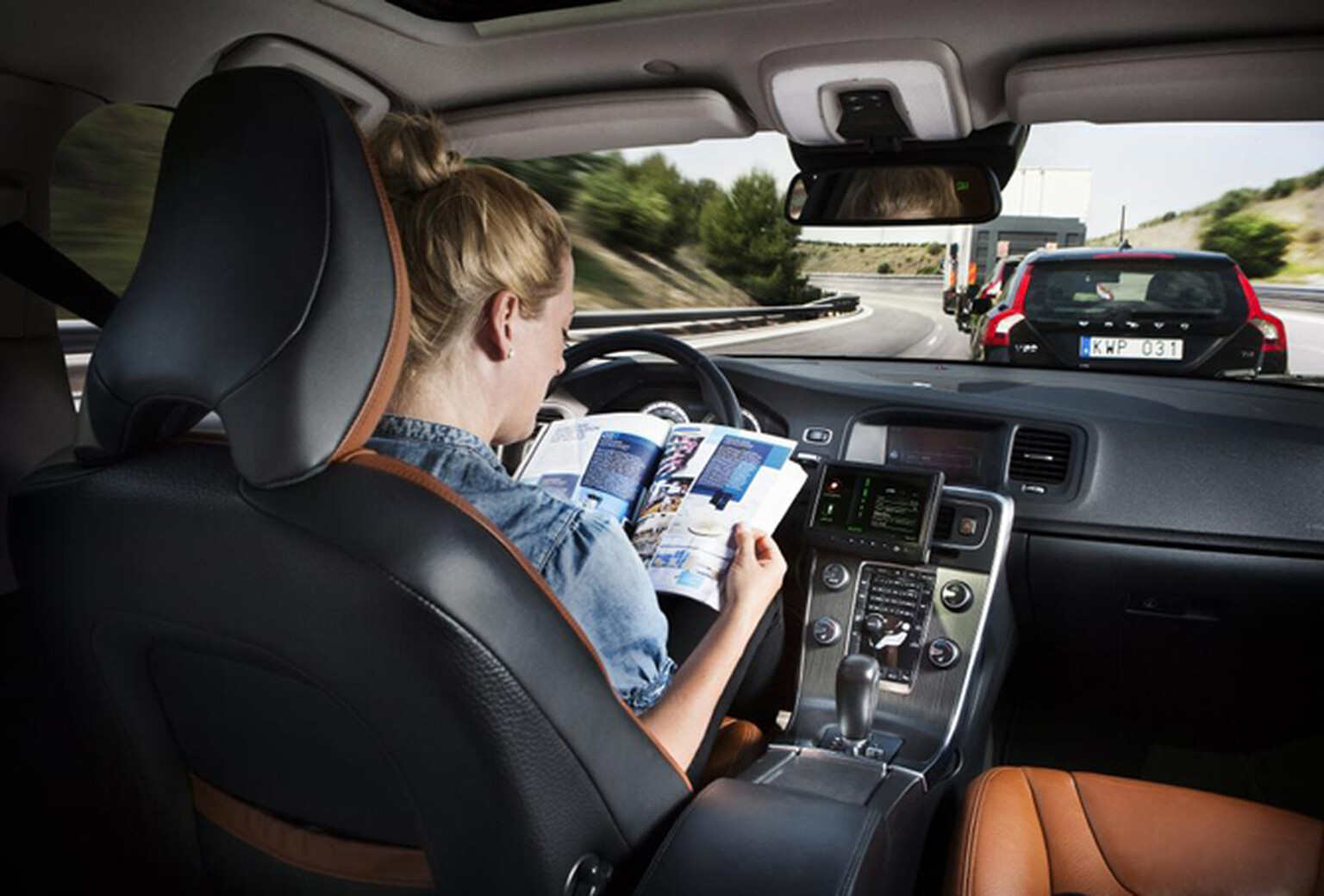 Volvo SARTRE self-driving road train demoed