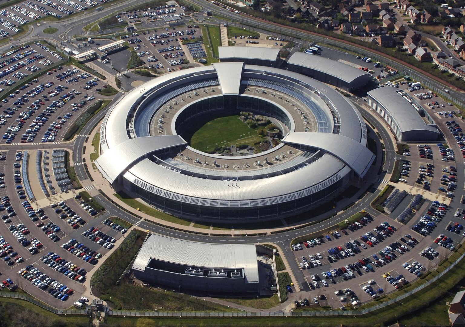 UK spooks can spy on Facebook and Google use