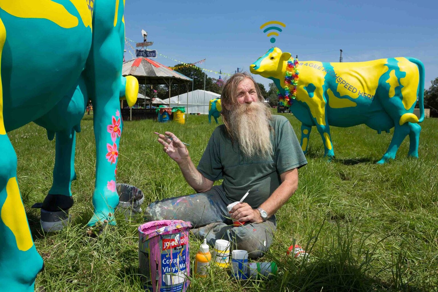 Glastonbury 2014 gets cow-powered WiFi from EE 4G
