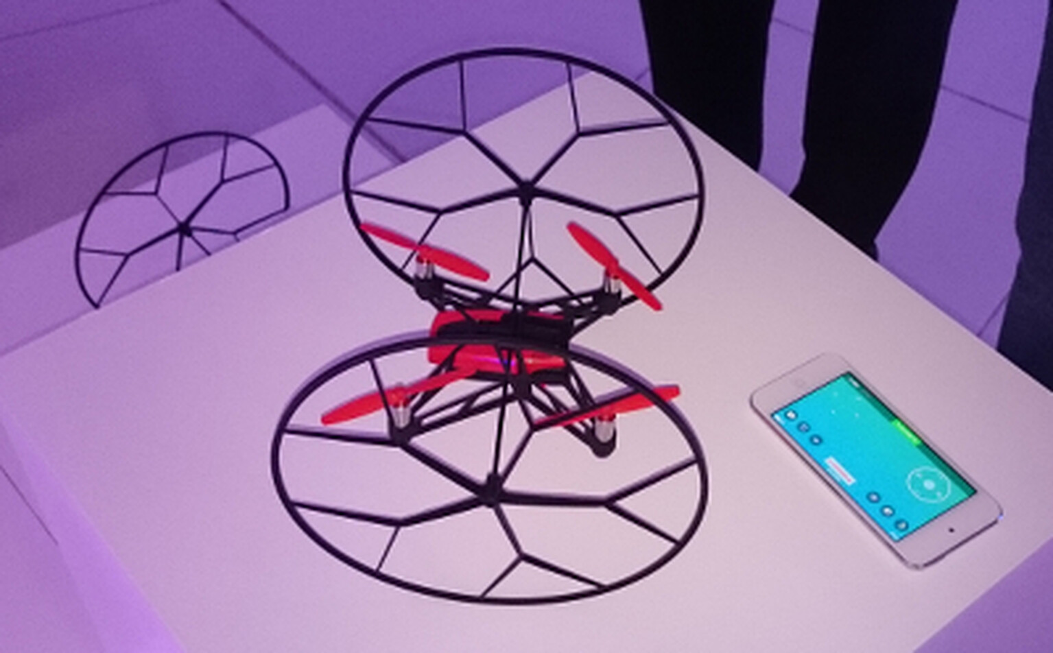 Parrot’s MiniDrones bring free-flying and WiFi driving fun indoors