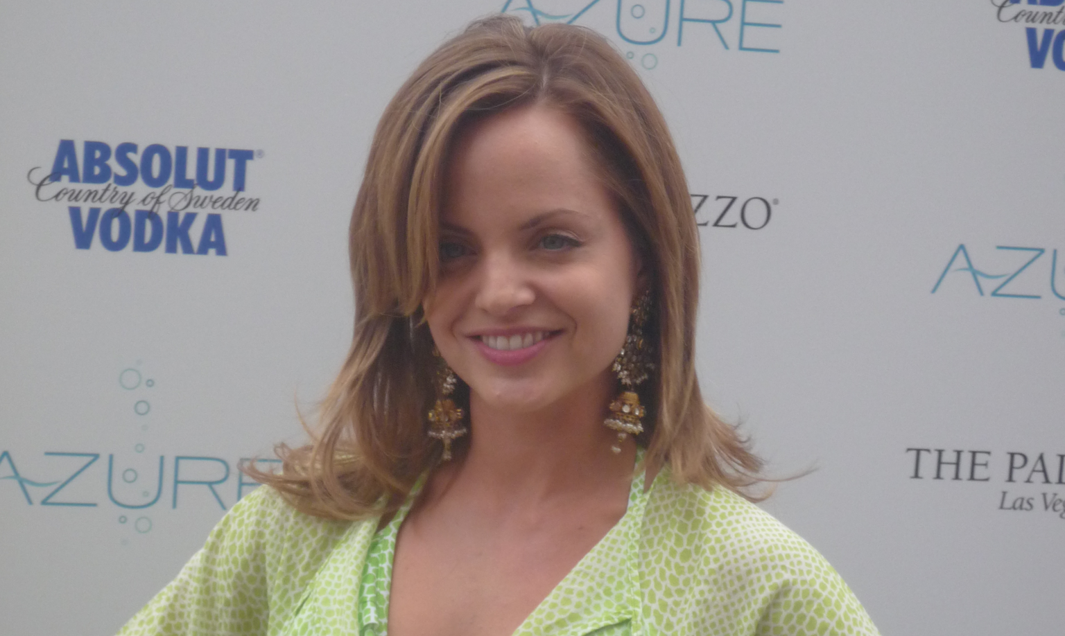 Amazon adds Mena Suvari-starring Hysteria to next round of pilots